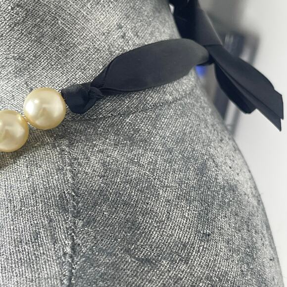Faux pearl necklace costume jewelry black grosgrain ribbon tie classic preppy - Picture 2 of 10